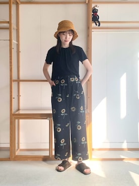 「l'atelier du savon（アトリエドサボン）の_ｸﾛｽｽﾃｯﾁ　ひまわり 刺繍パンツ（その他パンツ、ブラック系）」を使った、アトリエドゥサボンさん（レディース・150cm）の夏コーディネート