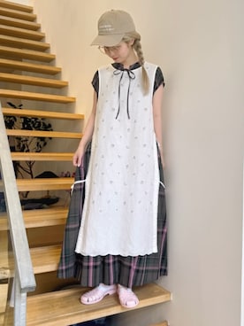 「fig Ｌondon（フィグロンドン）の_Buttercup apron dress（ワンピース、ホワイト系）」を使った、アトリエドゥサボンさん（レディース・156cm）の夏コーディネート