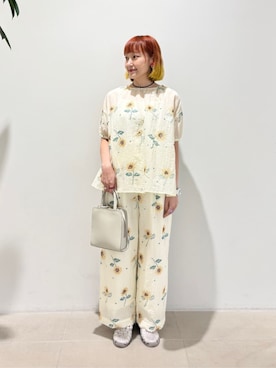 「fig Ｌondon（フィグロンドン）のpetit grandma bag（ハンドバッグ、グレー系）」を使った、アトリエドゥサボンさん（レディース・150cm）の夏コーディネート