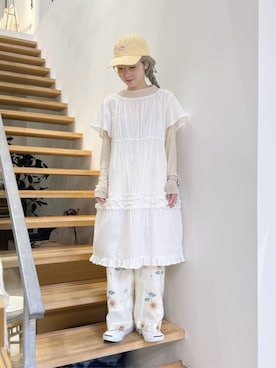 「fig Ｌondon（フィグロンドン）のdeco mini dress（ワンピース、ホワイト系）」を使った、アトリエドゥサボンさん（レディース・150cm）の夏コーディネート