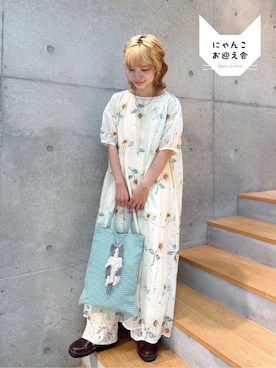 「l'atelier du savon（アトリエドサボン）の_ｸﾛｽｽﾃｯﾁ　ひまわり刺繍ワンピース（ワンピース、ホワイト系）」を使った、アトリエドゥサボンさん（レディース・156cm）の夏コーディネート