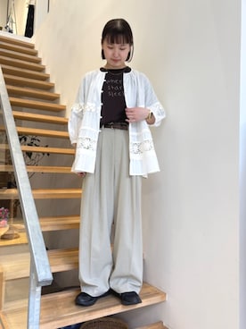 「fig Ｌondon（フィグロンドン）の3tuck pants（スラックス、ベージュ系）」を使った、アトリエドゥサボンさん（レディース・153cm）の春コーディネート