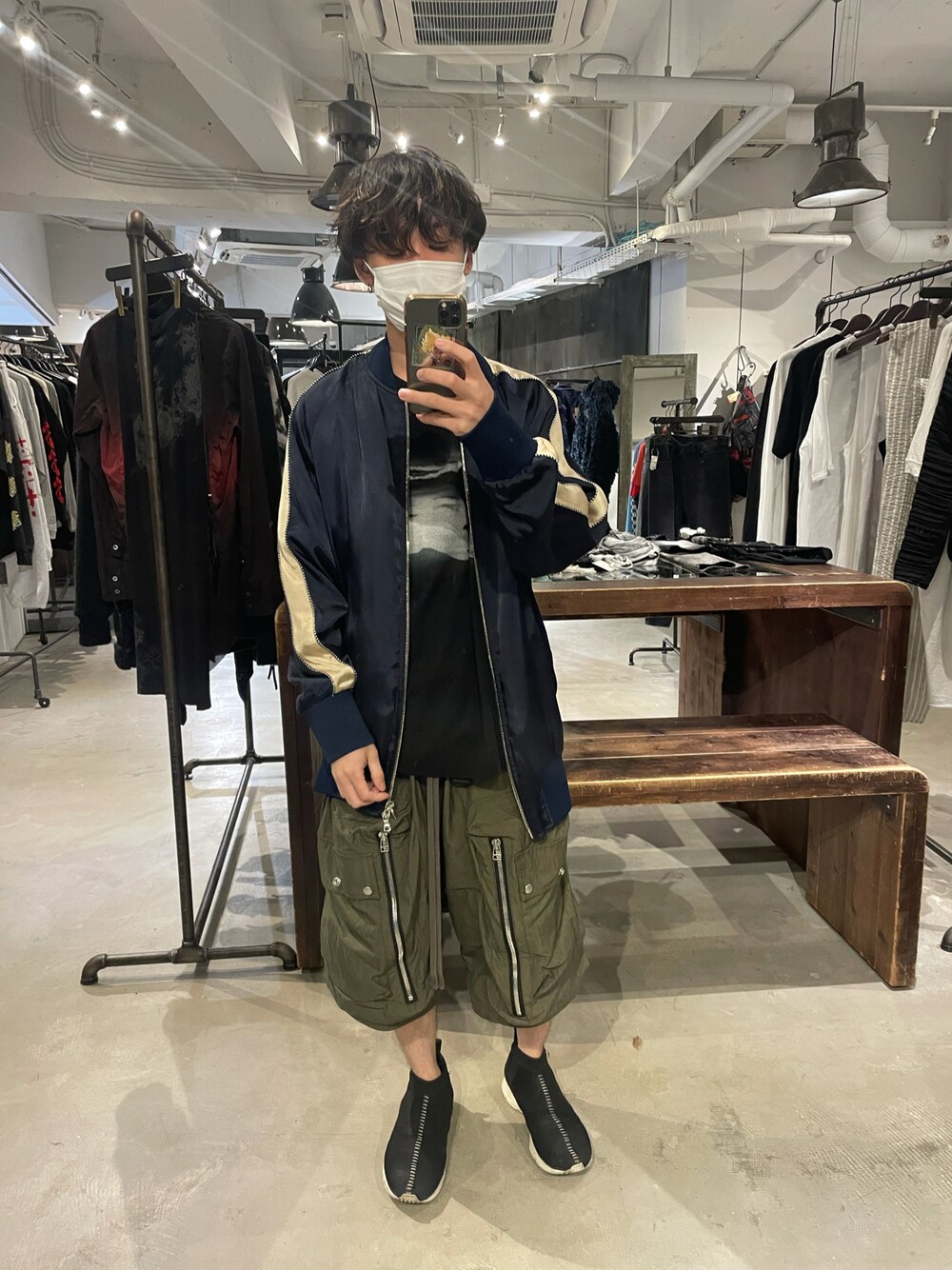 「ROYAL FLASH、ROYAL FLASH ueno、ISAMU KATAYAMA BACKLASH」｜「ISAMU KATAYAMA BACKLASHのアイテム（トップス、ブラック系）」を使った、yoshiaki matsufujiさん（メンズ・165cm）の夏コーディネートの1枚目の写真