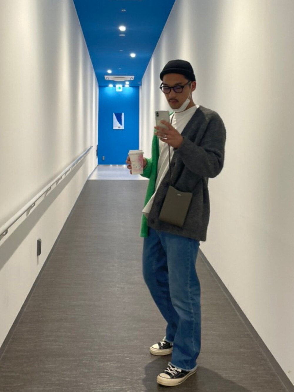 「CONVERSEのアイテム（スニーカー、イエロー系）」を使った、uni _inthedayさん（メンズ・170cm）の春コーディネートの1枚目の写真