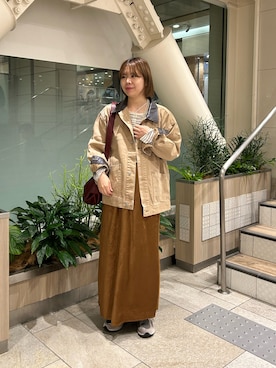 「アイテム（デニムジャケット、ベージュ系）」を使った、manaさん（レディース・159cm）の秋コーディネート