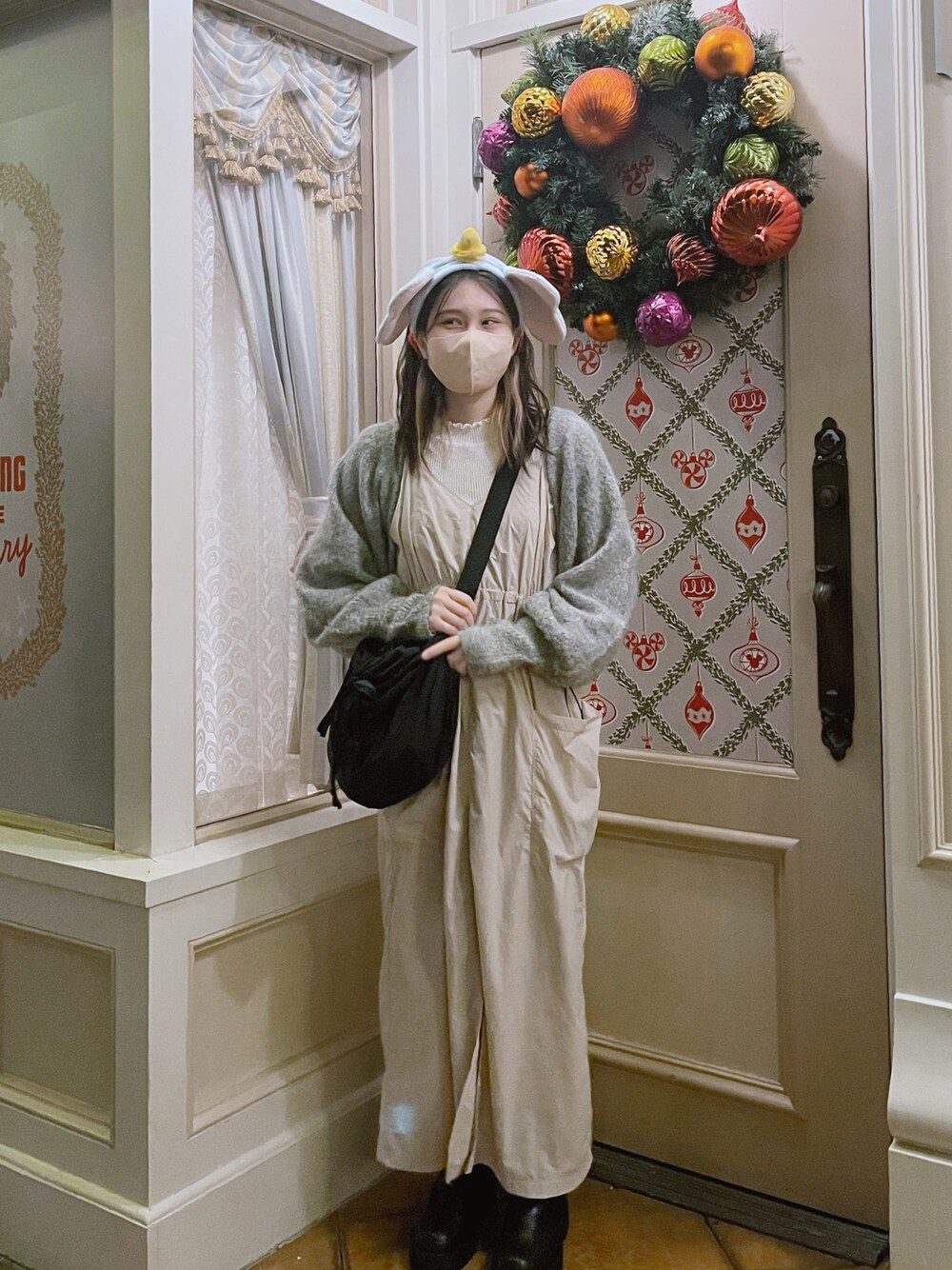 「Kastane、disney、低身長女子」｜「Kastaneの【サイズ展開あり】ミリタリーナイロンジャンスカ（ワンピース、ホワイト系）」を使った、bincyさん（レディース・158cm）の冬コーディネートの1枚目の写真