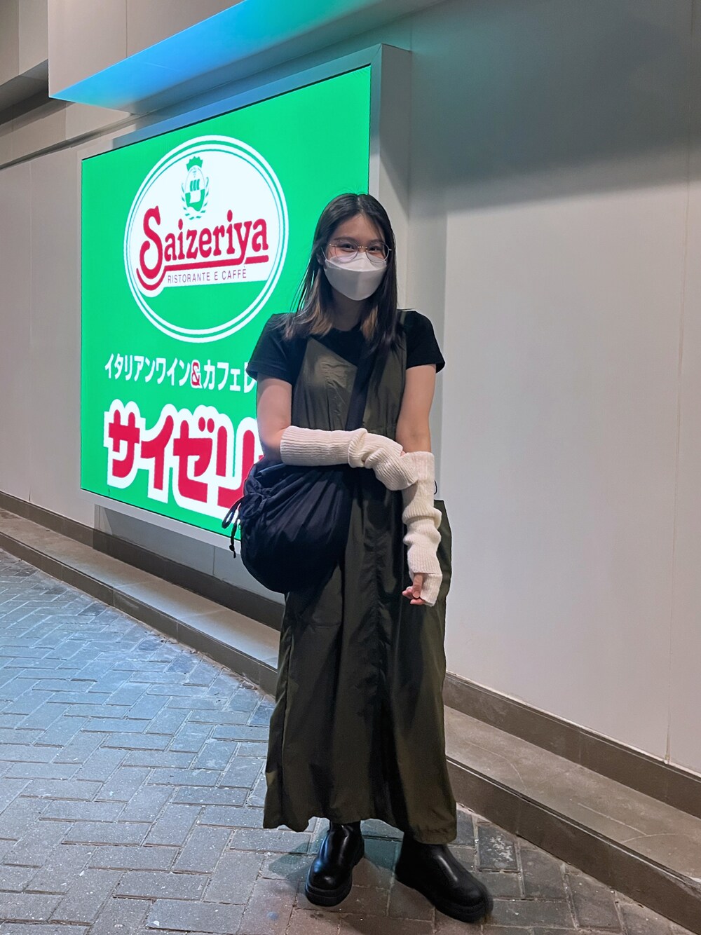 「Kastaneの【サイズ展開あり】ミリタリーナイロンジャンスカ（ワンピース、グリーン系）」を使った、bincyさん（レディース・158cm）の秋コーディネートの1枚目の写真