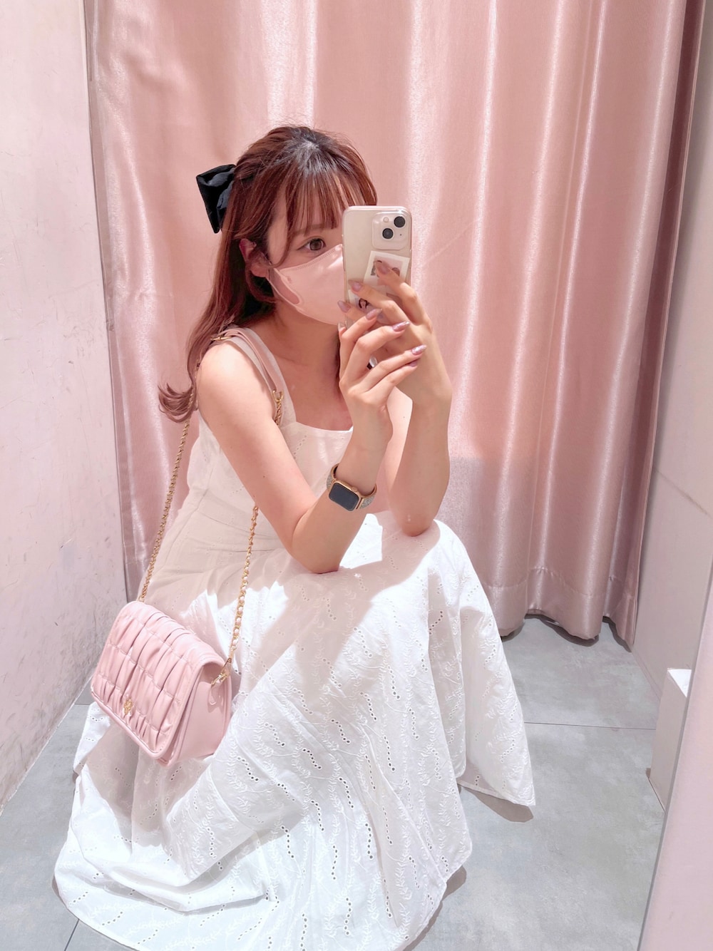 「夏コーデ、ミニバッグ、大人ガーリー、ショルダーバッグ、キレイめコーデ、大人女子、大人かわいい、骨格ナチュラル、高身長女子、高身長コーデ、ナイスクラップ、nice claup、ロングワンピース、ワンピース、ホワイトコーデ」｜「one after another NICE CLAUPのバックリボン/フレアジャンスカ（ワンピース、ホワイト系）」を使った、なぎなぎさん（レディース・164cm）の春コーディネートの1枚目の写真