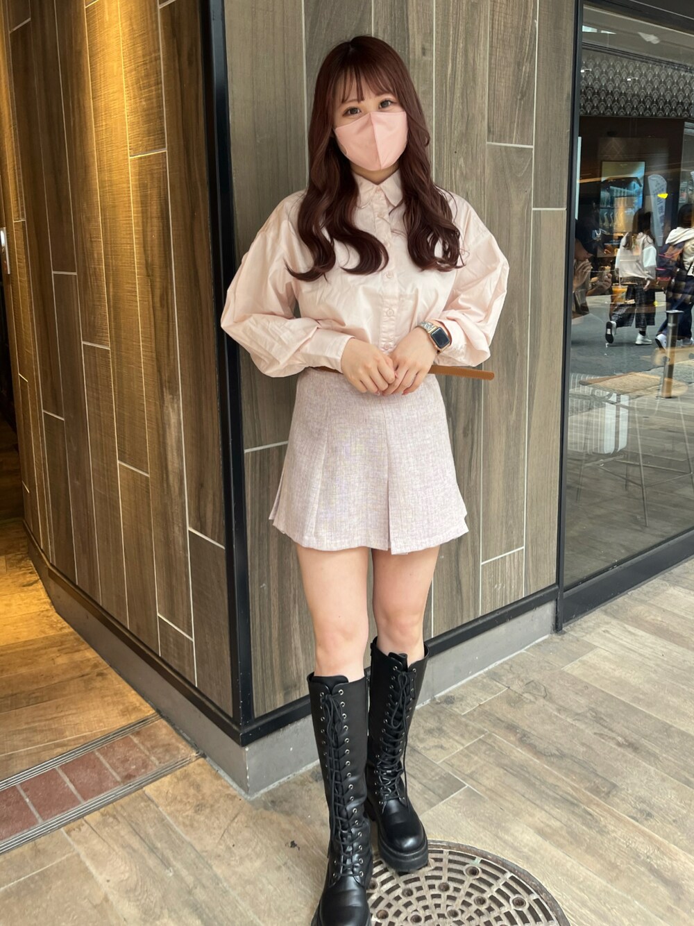 「大人カジュアル、シンプルコーデ、オトナカワイイ、シャツ、高身長女子、高身長コーデ、春服、ナイスクラップ、ピンクコーデ、ロングブーツ、ツイード、ワントーンコーデ」｜「one after another NICE CLAUPのワンポイント刺繍クロップドシャツ　2023SS（シャツ/ブラウス、ピンク系）」を使った、なぎなぎさん（レディース・164cm）の春コーディネートの1枚目の写真