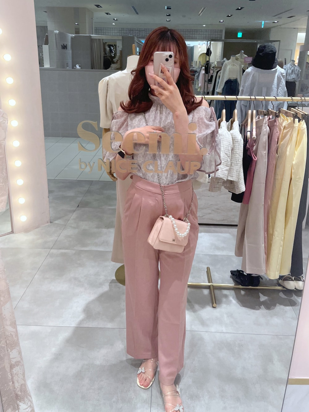 「春、春夏コーデ、サンダル、キャミワンピ、ピンクコーデ、ピンク、ノベルティ、ナイスクラップ、nice claup、骨格ナチュラル、高身長女子、高身長コーデ、肌見せ、スラックス」｜「one after another NICE CLAUPの肩あきマルチwayブラウス（シャツ/ブラウス、グレー系）」を使った、なぎなぎさん（レディース・164cm）の春コーディネートの1枚目の写真