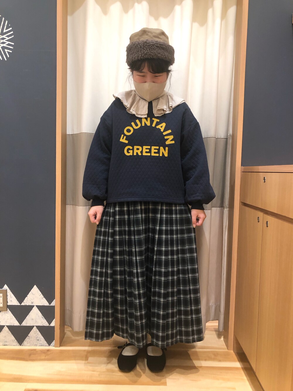 「今日のコーデ、大人ガーリー、カジュアルガーリー、プリーツスカート、サマンサ モスモス(Samansa Mos2)、サマンサモスモス、SM2、Samansa Mos2、トレーナー」｜「Samansa Mos2のキルティングフロッキーロゴプリントスウェット（Tシャツ/カットソー、ブルー系）」を使った、ふじもと*＊さん（レディース・158cm）の冬コーディネートの1枚目の写真