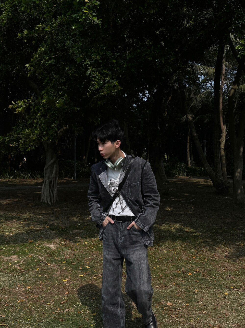 「Simple Projectのアイテム（ジャケット/アウター、グレー系）」を使った、sikaさん（メンズ・180cm）の春コーディネートの1枚目の写真