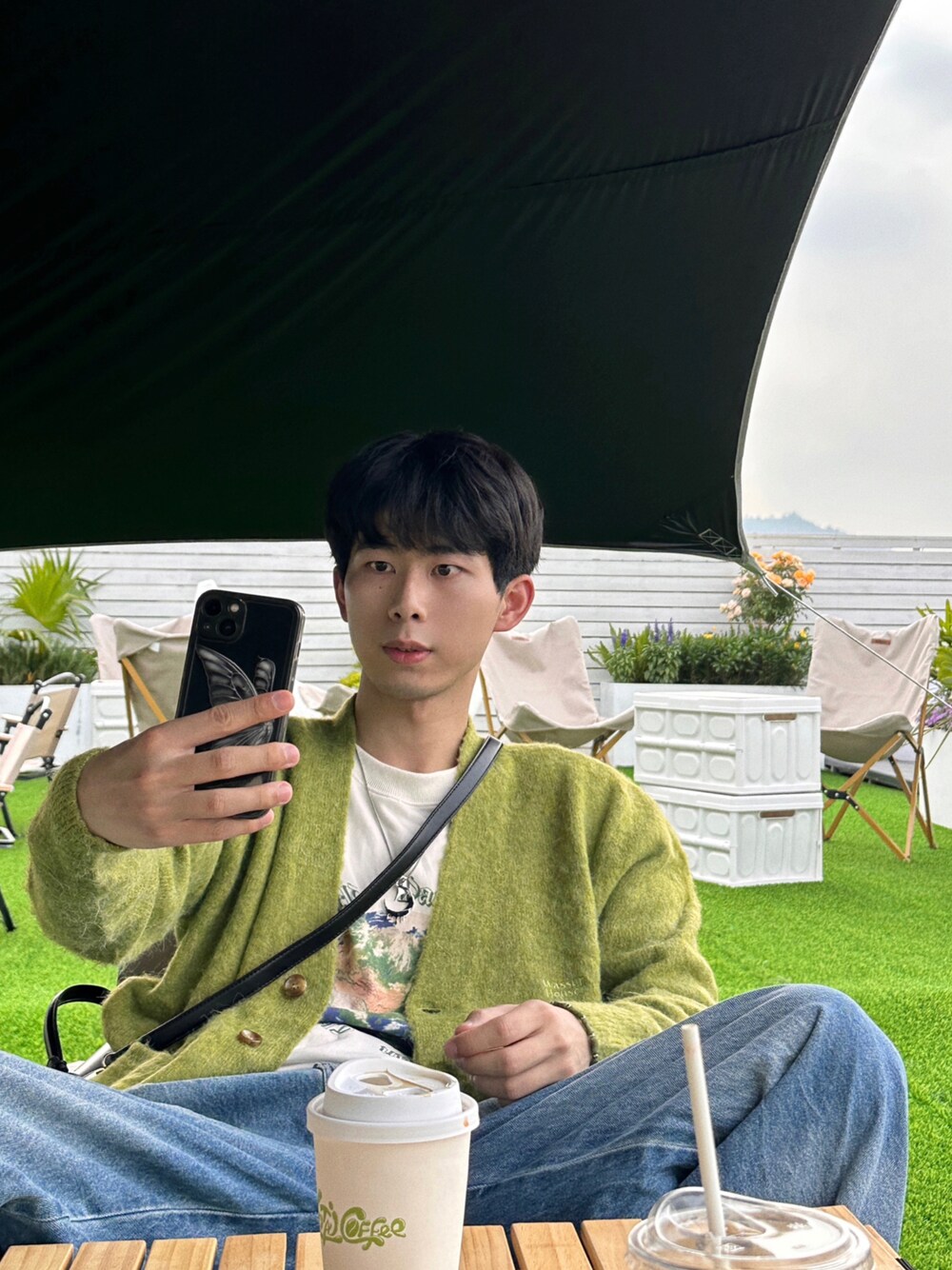 「Parasonaのアイテム（Tシャツ/カットソー、ホワイト系）」を使った、sikaさん（メンズ・180cm）の夏コーディネートの1枚目の写真
