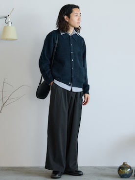 「アイテム（スラックス）」を使った、れいたさん（メンズ・167cm）の秋コーディネート