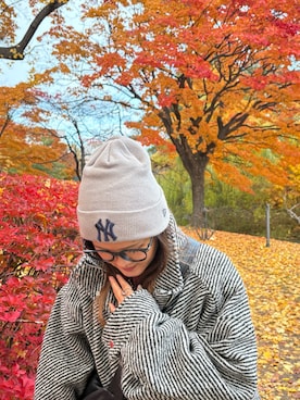 「NEW ERA（ニューエラ）のアイテム」を使った、UMiSatoさん（レディース・163cm）の秋コーディネート