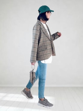 「EDWIN」｜「アイテム（キャップ）」を使った、UMiSatoさん（レディース・163cm）の春コーディネート