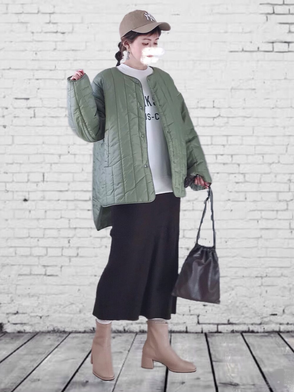 「PR、チャコクローゼット、chacocloset、Fabby fabby、秋冬コーデ、キルティングジャケット、キルティングコート、ニットスカート、プチプラ、休日スタイル、キャップ、シンプルコーデ、オーバーサイズ、ショートブーツ、スウェット」｜「Chaco closetのオーバーサイズキルティングサイドスリットリバーシブルノーカラーコート 2021WINTER（ノーカラージャケット、グリーン系）」を使った、UMiSatoさん（レディース・163cm）の秋コーディネートの1枚目の写真
