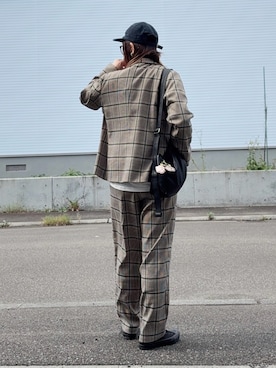 「アイテム（キーホルダー）」を使った、UMiSatoさん（レディース・163cm）の秋コーディネート