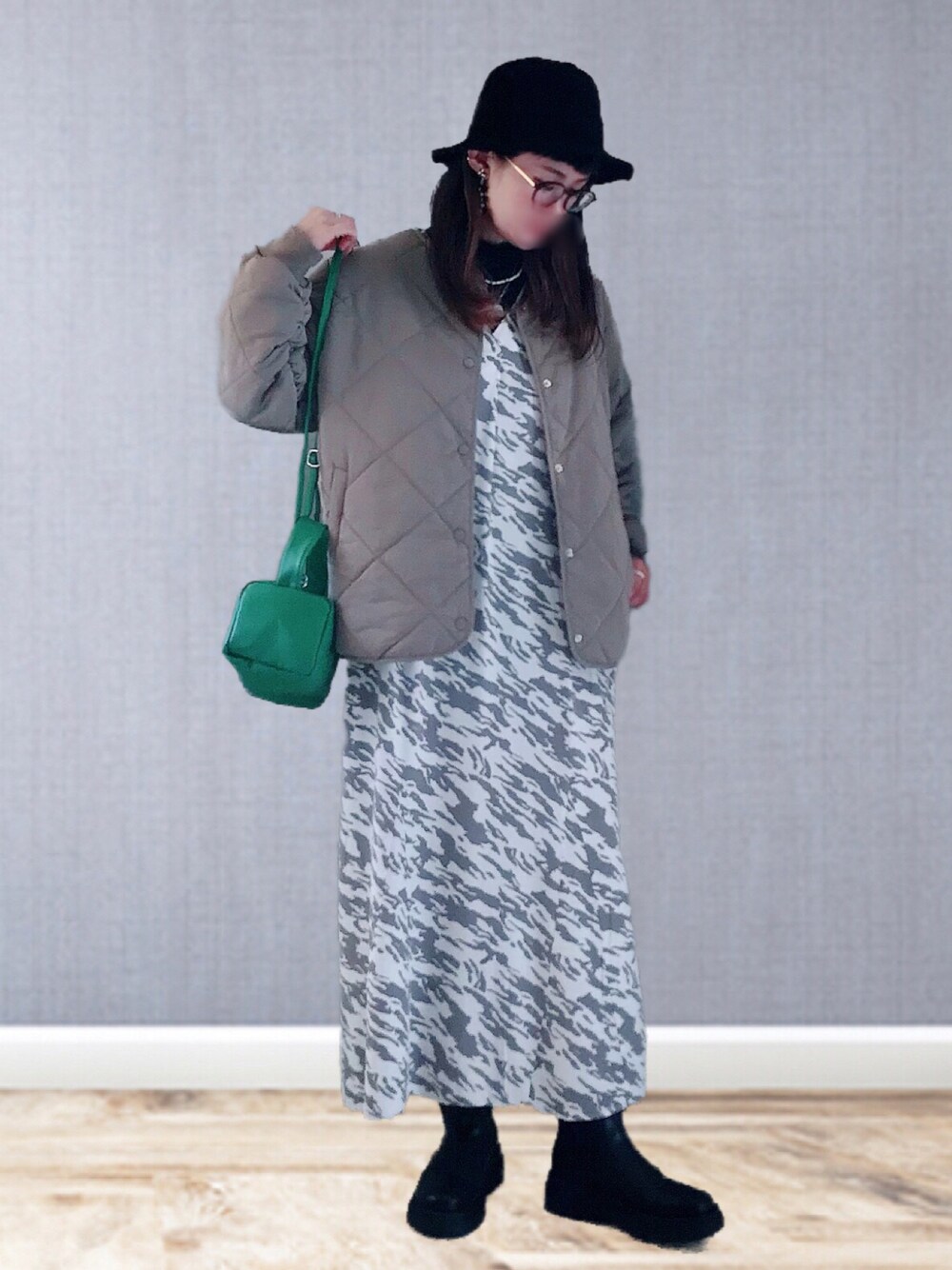 「ITEMS URBANRESEARCH、キルティングジャケット、冬コーデ、あったかコーデ、メガネ女子、ハット、ブーツ、グリーン、ゼブラ柄、ワンピース、タートルネック、GRL、ラクチンコーデ、私の推しブランド、プチプラ」｜「ITEMS URBANRESEARCHの【一部WEB限定カラー/サイズ】中綿キルティングノーカラージャケット（その他アウター、ブラウン系）」を使った、UMiSatoさん（レディース・163cm）の冬コーディネートの1枚目の写真