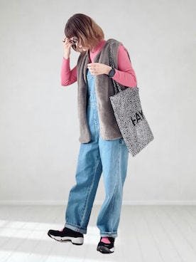 「春服デビュー宣言」｜「アイテム（デジタル腕時計）」を使った、UMiSatoさん（レディース・163cm）の春コーディネート