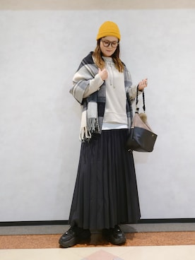 「アイテム（マフラー）」を使った、UMiSatoさん（レディース・163cm）の秋コーディネート