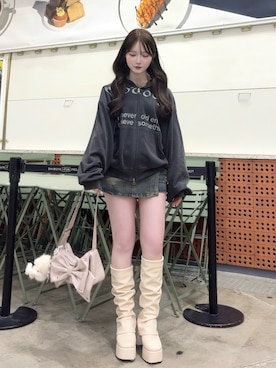 「VIVIAN（ヴィヴィアン）の2WAYカバー付き厚底プラットフォームストレッチブーツ ZOZOTOWN+オフィシャルサイト限定商品（ブーツ、ホワイト系）」を使った、mayu さん（レディース・155cm）の春コーディネート