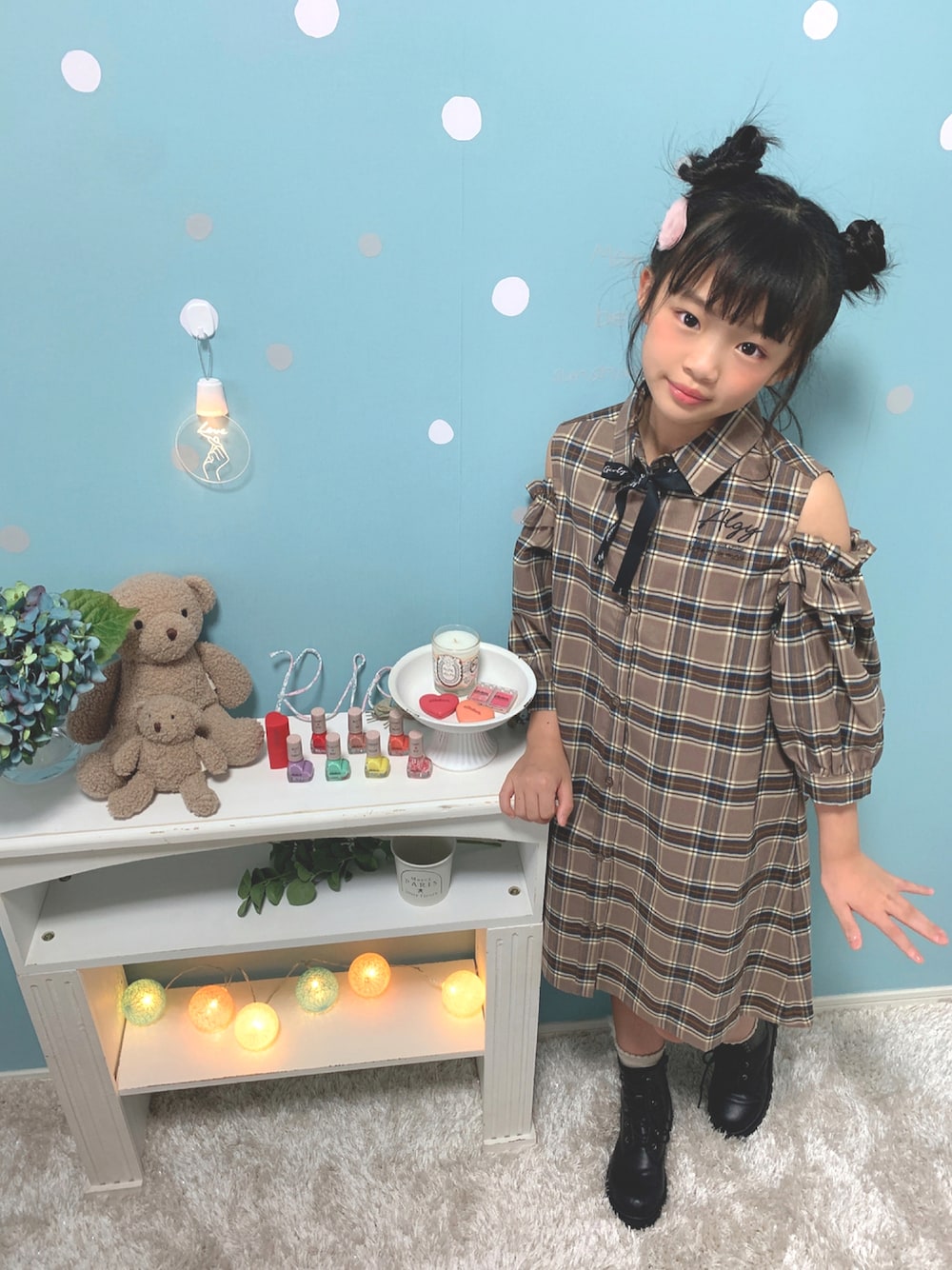 「キッズファッション、ジュニアコーデ、ニコプチ、秋服、秋服準備はじめました、アルジー、ALGY、小学生、小学生コーデ、秋トレンド2021、algy秋コーデ」｜「algyのりぼんタイシャツワンピ（シャツワンピース、ブラウン系）」を使った、rioさん（キッズ・131cm）の秋コーディネートの1枚目の写真
