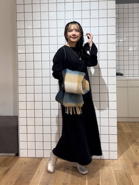 「アイテム（マフラー）」を使った、ナギサさん（レディース・160cm）の秋コーディネート