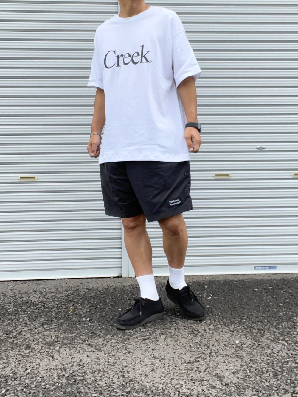 「creekanglersdevice、creek、ennoy、エンノイ、clarks、ワラビー、ショートパンツ」｜「Creekのアイテム（Tシャツ/カットソー、ホワイト系）」を使った、hellocoordinateさん（メンズ・170cm）の夏コーディネートの1枚目の写真