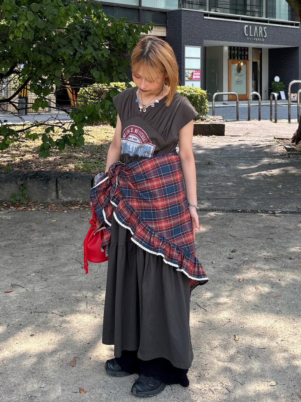 「夏ルックで気分アップ、夏コーデ、夏服コーデ、オトナ女子、ワンピース、スカーフ、スカートスタイル、ootd、fashion、古着MIX、古着、差し色コーデ、ciaopanic、CIAOPANIC、ciaopanic広島」｜「CIAOPANICのMIXチャームネックレス（ネックレス、シルバー系）」を使った、華愛さん（レディース・149cm）の夏コーディネートの1枚目の写真