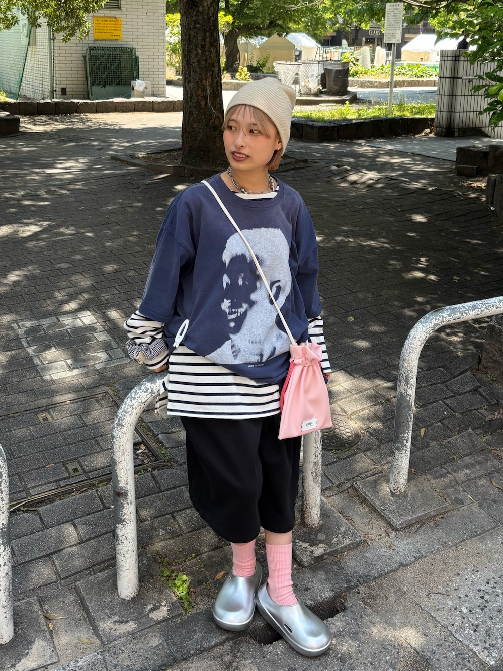 「レイヤードスタイル、パンツコーデ、お出かけコーデ、ラクチンコーデ、パンツスタイル、ボーダー、おしゃれさんと繋がりたい、ootd、fashion、差し色コーデ、メンズライク、ロゴT、ciaopanic、CIAOPANIC、ciaopanic広島」｜「RePRODUCTION LABELの【RePRODUCTION LABEL / リプロダクションレーベル】アソートヴィンテージフェードTEE（Tシャツ/カットソー、グレー系）」を使った、華愛さん（レディース・149cm）の夏コーディネートの1枚目の写真
