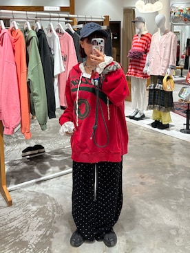 「アイテム（シュシュ）」を使った、華愛さん（レディース・149cm）の秋コーディネート