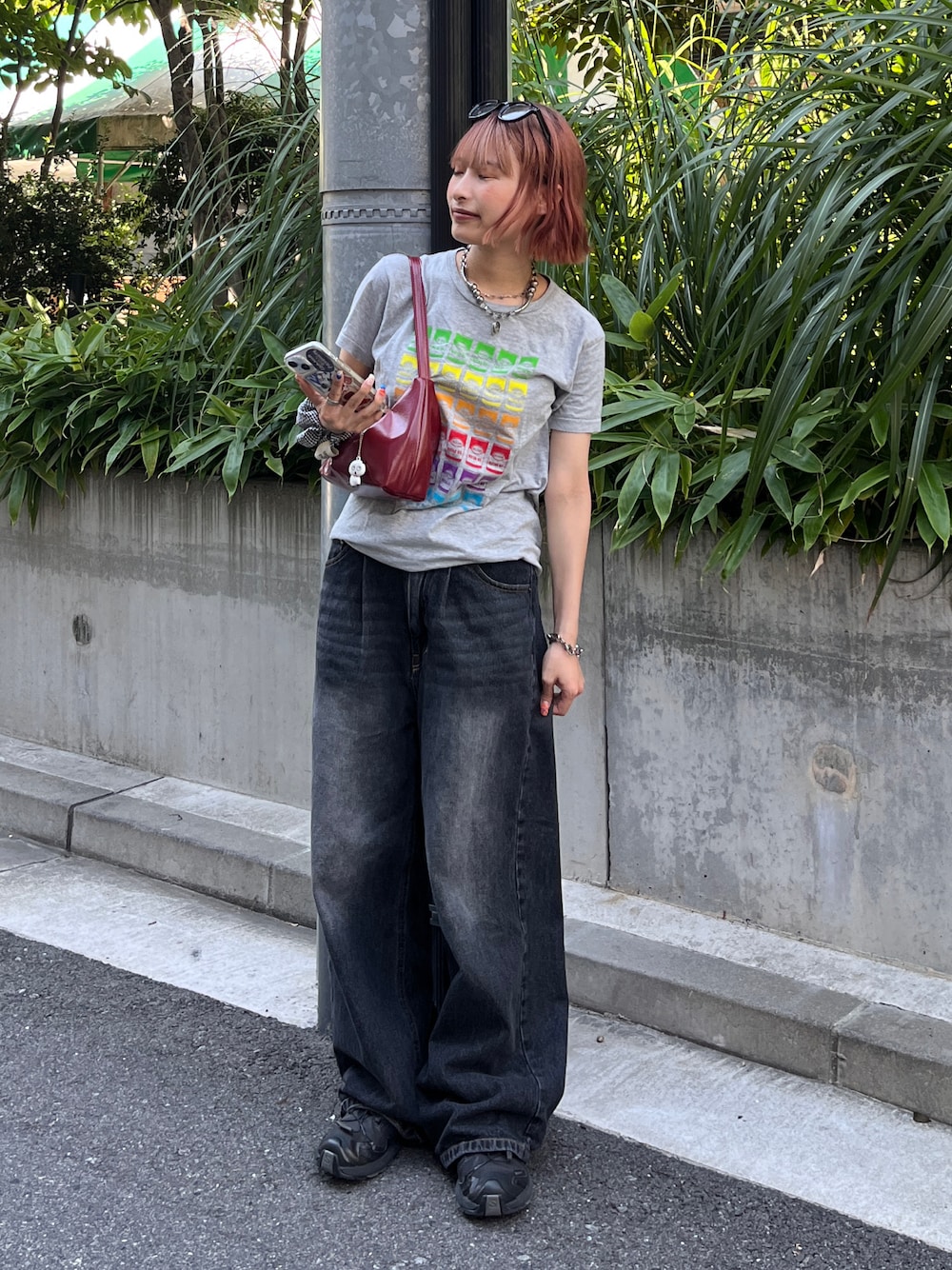 「シンプルスタイル、キレイめカジュアル、お出かけコーデ、休日スタイル、おしゃれさんと繋がりたい、デニム、夏コーデ、シンプル、ootd、fashion、パンツスタイル、パンツコーデ」｜「SALOMONの【SALOMON】XT-PATHWAY 2（スニーカー、ブラック系）」を使った、華愛さん（レディース・149cm）の夏コーディネートの1枚目の写真