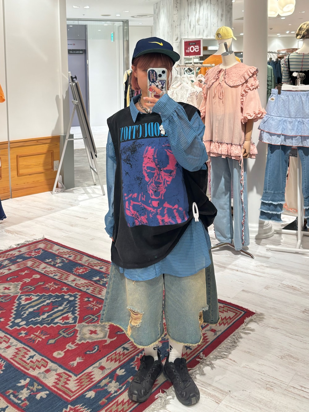 「チェック、秋服、低身長女子、お洒落さんとつながりたい、夏、ootd、fashion、日焼け対策、シアートップス、シアーシャツ、レイヤードスタイル、レイヤード、ciaopanic、CIAOPANIC、ciaopanic広島」｜「SALOMONの【SALOMON】XT-PATHWAY 2（スニーカー、ブラック系）」を使った、華愛さん（レディース・149cm）の夏コーディネートの1枚目の写真