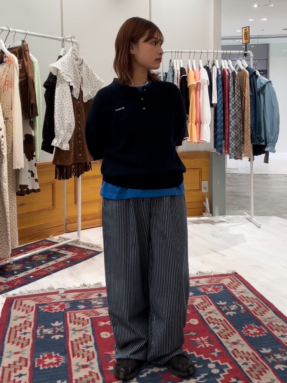 「レイヤードスタイル、最近のいい感じコーデ、お出かけコーデ、キレイめカジュアル、春服コーデ、シンプルコーデ、ラフコーデ、お洒落さんとつながりたい、低身長コーデ、ootd、ストライプパンツ、ciaopanic、CIAOPANIC、ciaopanic広島、GEVACO」｜「GEVACOの【GEVACO/ゲバコ】グラフィック 半袖プリント クルーネックTシャツ（Tシャツ/カットソー、ブルー系）」を使った、華愛さん（レディース・149cm）の春コーディネートの1枚目の写真