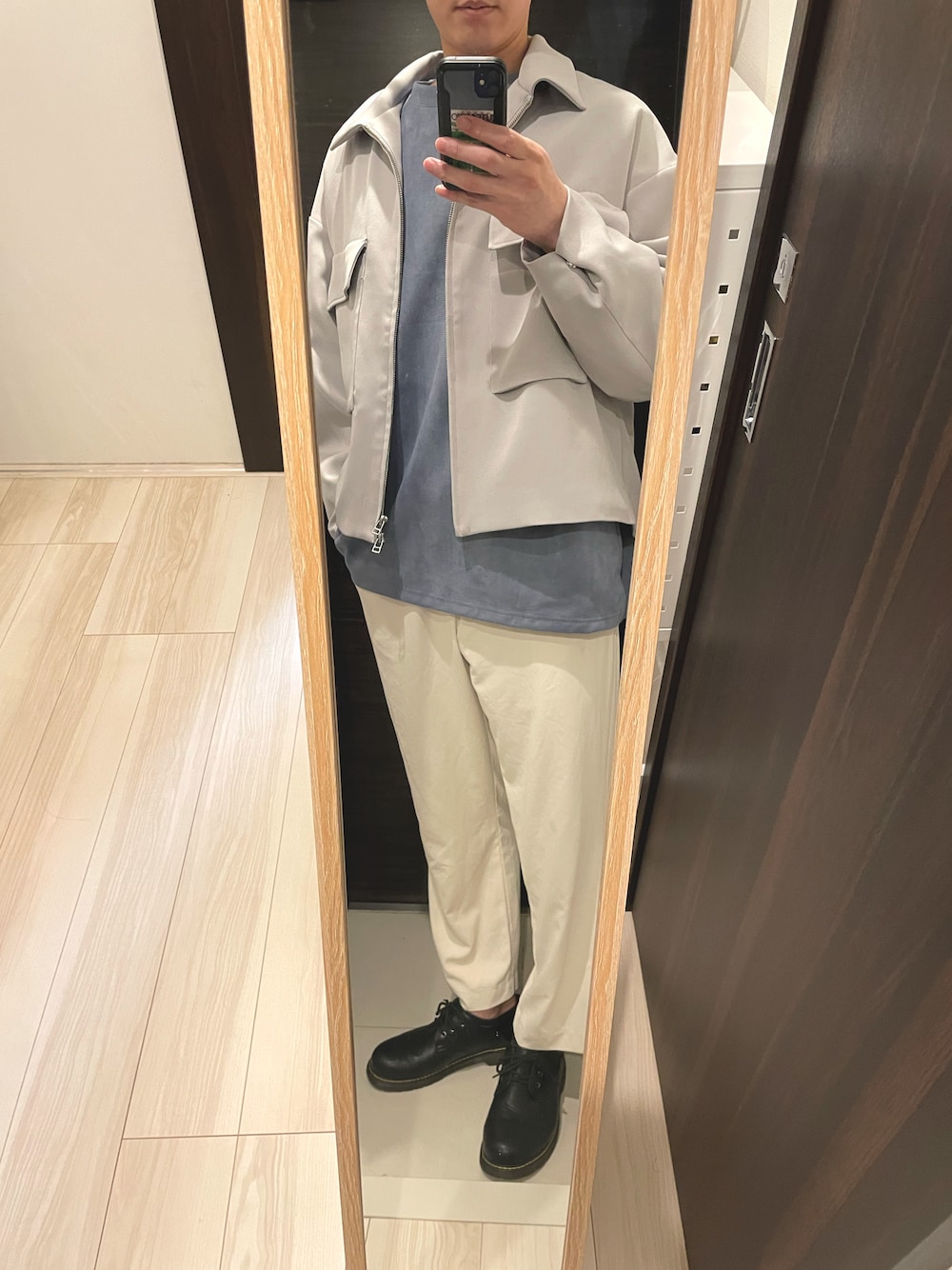 「春服みてみて、シンプルコーデ、休日スタイル、カジュアル、キレイめコーデ、春コーデ、春服、LILL、HARE、ブルゾン、おしゃれさんと繋がりたい、いいね、save、フォローお願いします🤑」｜「HAREの【SETUP対応】ダブルポケットZIPブルゾン(HARE)（ブルゾン、グレー系）」を使った、ゆーとさん（メンズ・180cm）の春コーディネートの1枚目の写真