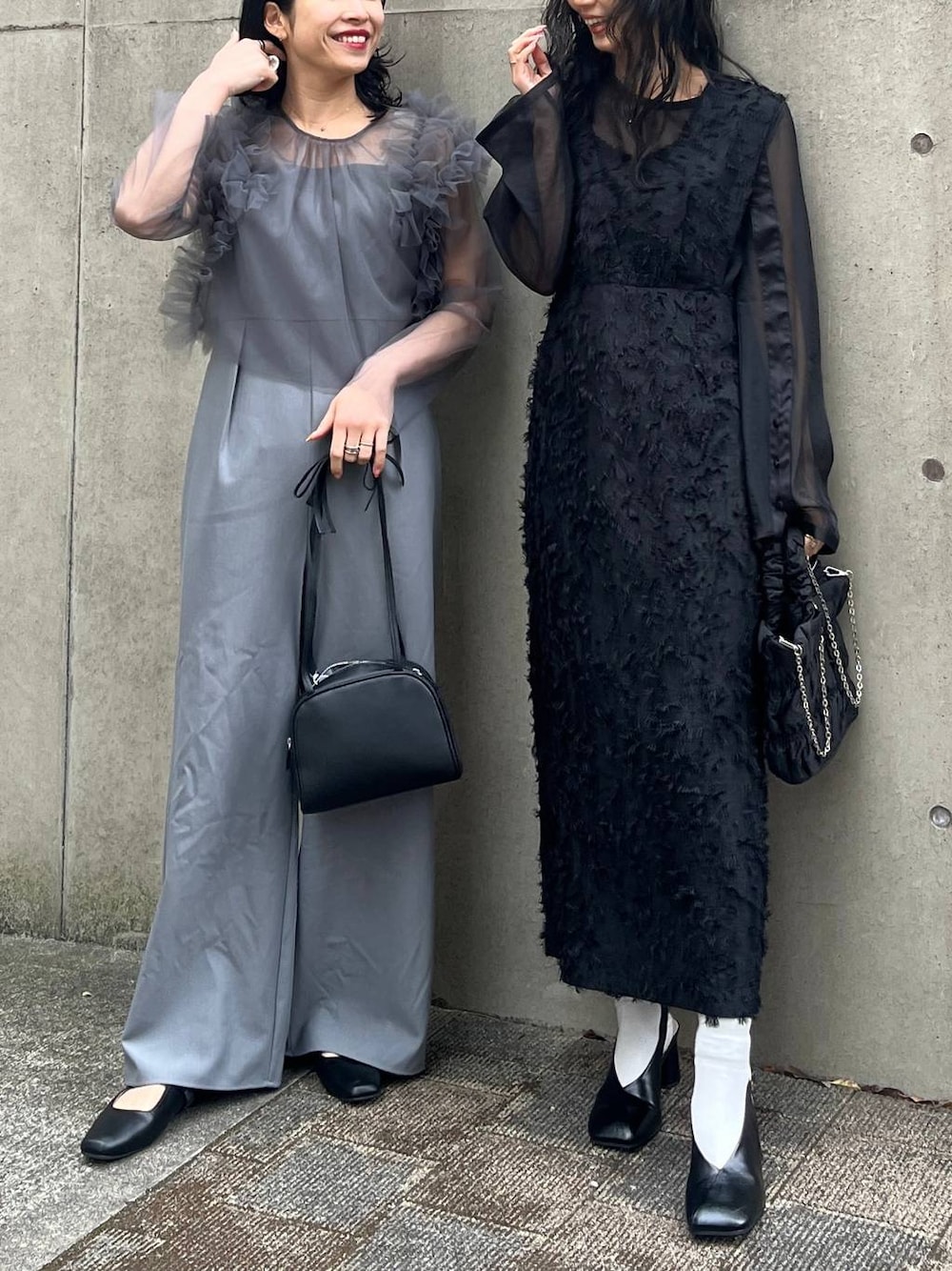 「パンプス、ORiental TRaffic、カジュアル、モード、ベーシック/シンプル、デート/ロマンティック、楽ちんコーデ、女子会、きれいめカジュアル_LEPSIM、LEPSIM、おでかけ、シンプルコーデ、春色、オケージョン、結婚式2次会」｜「LEPSIMの2WAYギャザーバッグ　250450（ショルダーバッグ、ブラック系）」を使った、エムアイさん（レディース・162cm）の春コーディネートの1枚目の写真