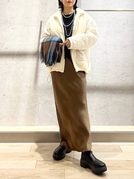 「LEPSIM（レプシィム）のストレッチサテンスカート　497324（スカート）」を使った、エムアイさん（レディース・162cm）の秋コーディネート