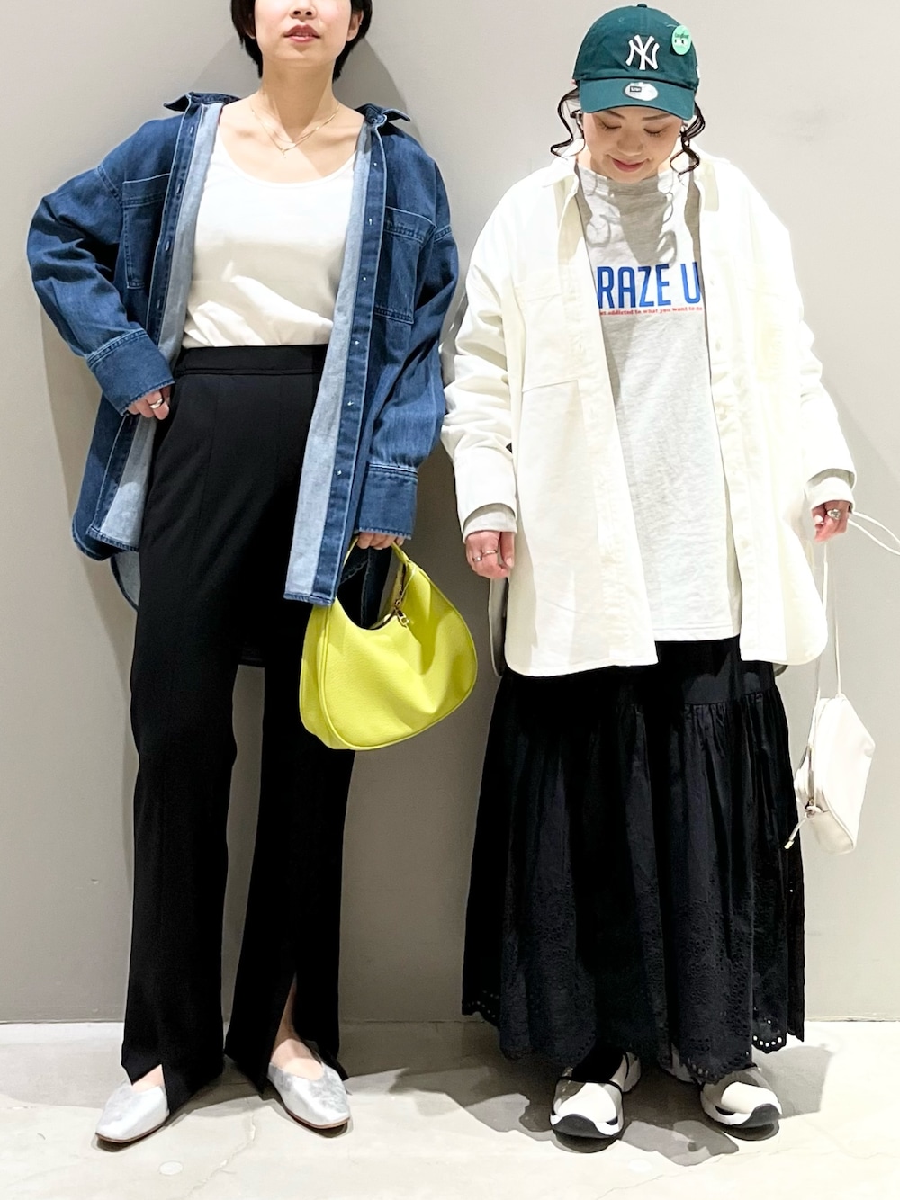 「LEPSIM、レプシィム(LEPSIM)、春服デビュー宣言、ロゴスウェット、シンプルコーデ、デニム、デニムジャケット、きれいめカジュアル、春アウター、ビッグシルエット、シャツスタイル、春服みてみて、スラックス、ニューエラ、休日スタイル」｜「LEPSIMの4つの嬉しい機能付き！シアワセパンプス　295881（パンプス、グレー系）」を使った、エムアイさん（レディース・162cm）の春コーディネートの1枚目の写真