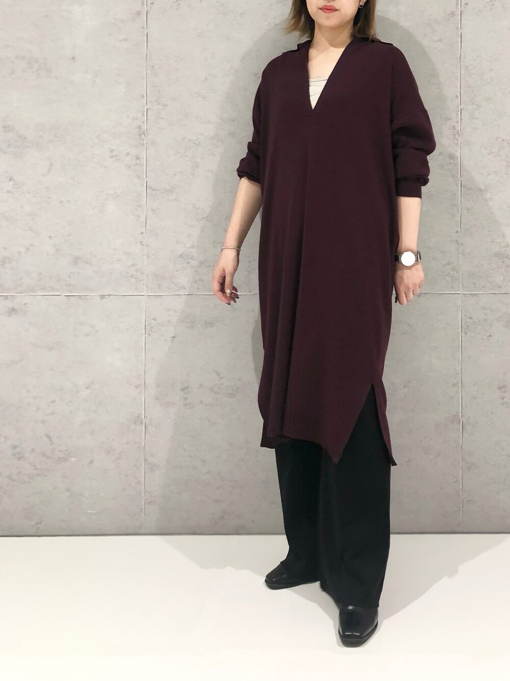 「LEPSIM、LEPSIMのマタニティ、秋のコーデ、シンプルコーデ、マタニティ、大人コーデ、大人カジュアル、ボルドーワンピース、カジュアル、満たされニット、ニットワンピース」｜「LEPSIMのマタニティ／12ゲージ襟付きニットワンピース　237073（マタニティウェア/グッズ、レッド系）」を使った、エムアイさん（レディース・162cm）の秋コーディネートの1枚目の写真