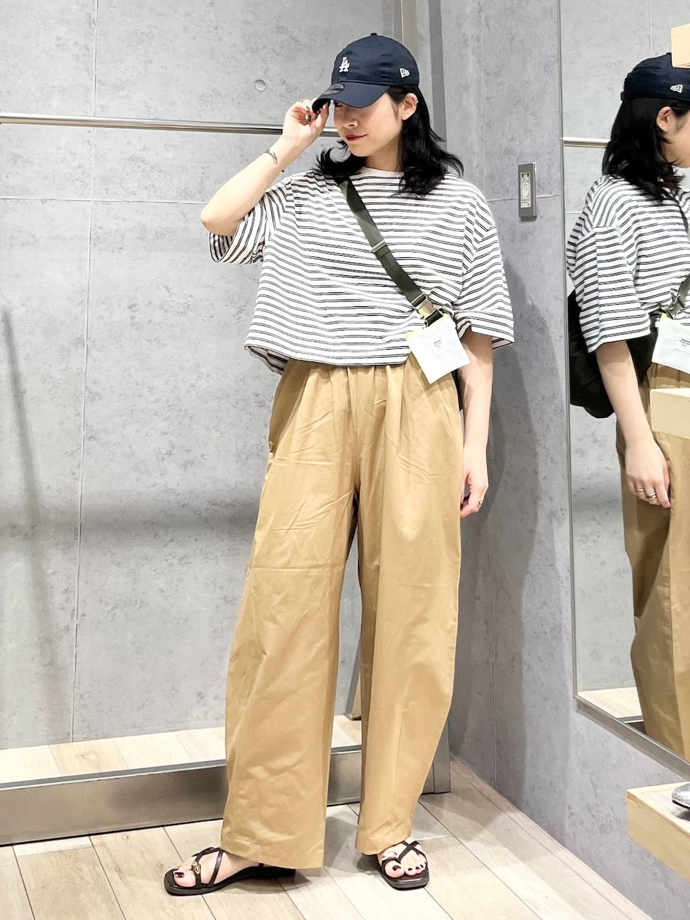 「カジュアル、モード、ベーシック/シンプル、デート/ロマンティック、楽ちんコーデ、春コーデ、女子会、きれいめカジュアル_LEPSIM、LEPSIM、おでかけ、シンプルコーデ、春色、夏コーデ、Tシャツ、パンツ」｜「LEPSIMの【NEW ERA】920コットンFLAX　253247（キャップ、ブルー系）」を使った、エムアイさん（レディース・162cm）の春コーディネートの1枚目の写真
