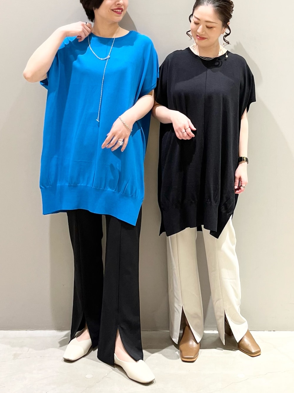 「LEPSIM、レプシィム(LEPSIM)、チュニック、サマーナイト、フレアパンツ、スリットパンツ、スクエアトゥ、シンプルコーデ、春夏コーデ、初夏コーデ、パンプス、ミュール、きれいめカジュアル、オトナカジュアル、ブルー」｜「LEPSIMの14ゲージ頼れるチュニックワンピース　163931（ワンピース、ブルー系）」を使った、エムアイさん（レディース・162cm）の春コーディネートの1枚目の写真