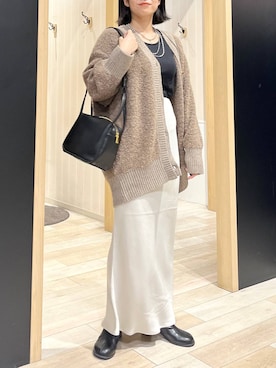 「LEPSIM（レプシィム）のストレッチサテンスカート　497324（スカート）」を使った、エムアイさん（レディース・162cm）の秋コーディネート