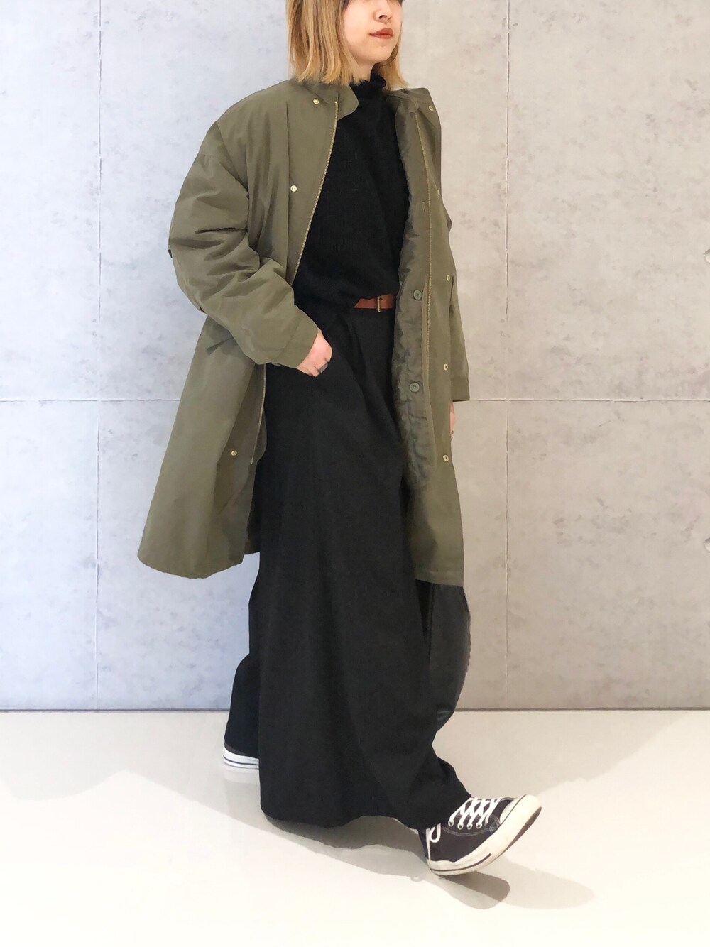 「LEPSIM、レプシィム(LEPSIM)、私の推しブランド、冬コーデ、M-65、M65、ミリタリー、ミリタリーコート、ニット、ハイネックニット、コンバース、ワイドパンツ、ハカマパンツ、ステッチバッグ、カジュアルコーデ」｜「LEPSIMのタックワイドストレートパンツ　239673（その他パンツ、ブラック系）」を使った、エムアイさん（レディース・162cm）の冬コーディネートの1枚目の写真