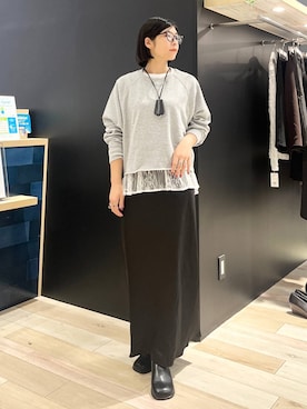 「LEPSIM（レプシィム）のストレッチサテンスカート　497324（スカート）」を使った、エムアイさん（レディース・162cm）の秋コーディネート
