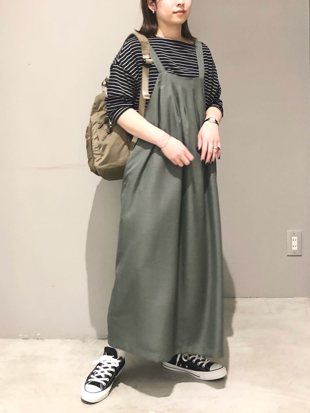 「LEPSIM、レプシィム(LEPSIM)、マタニティ、マタニティコーデ、ジャンスカ、ワンピース、Tシャツ、ボーダー、リュック、コンバース、converse、きれいめカジュアル、春夏コーデ、シンプルコーデ、ジャンパースカート」｜「LEPSIMのマタニティ／リネンライクタックジャンパースカート　268677（マタニティウェア/グッズ、グリーン系）」を使った、エムアイさん（レディース・162cm）の春コーディネートの1枚目の写真