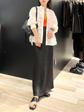 「LEPSIM（レプシィム）のストレッチサテンスカート　497324（スカート）」を使った、エムアイさん（レディース・162cm）の夏コーディネート