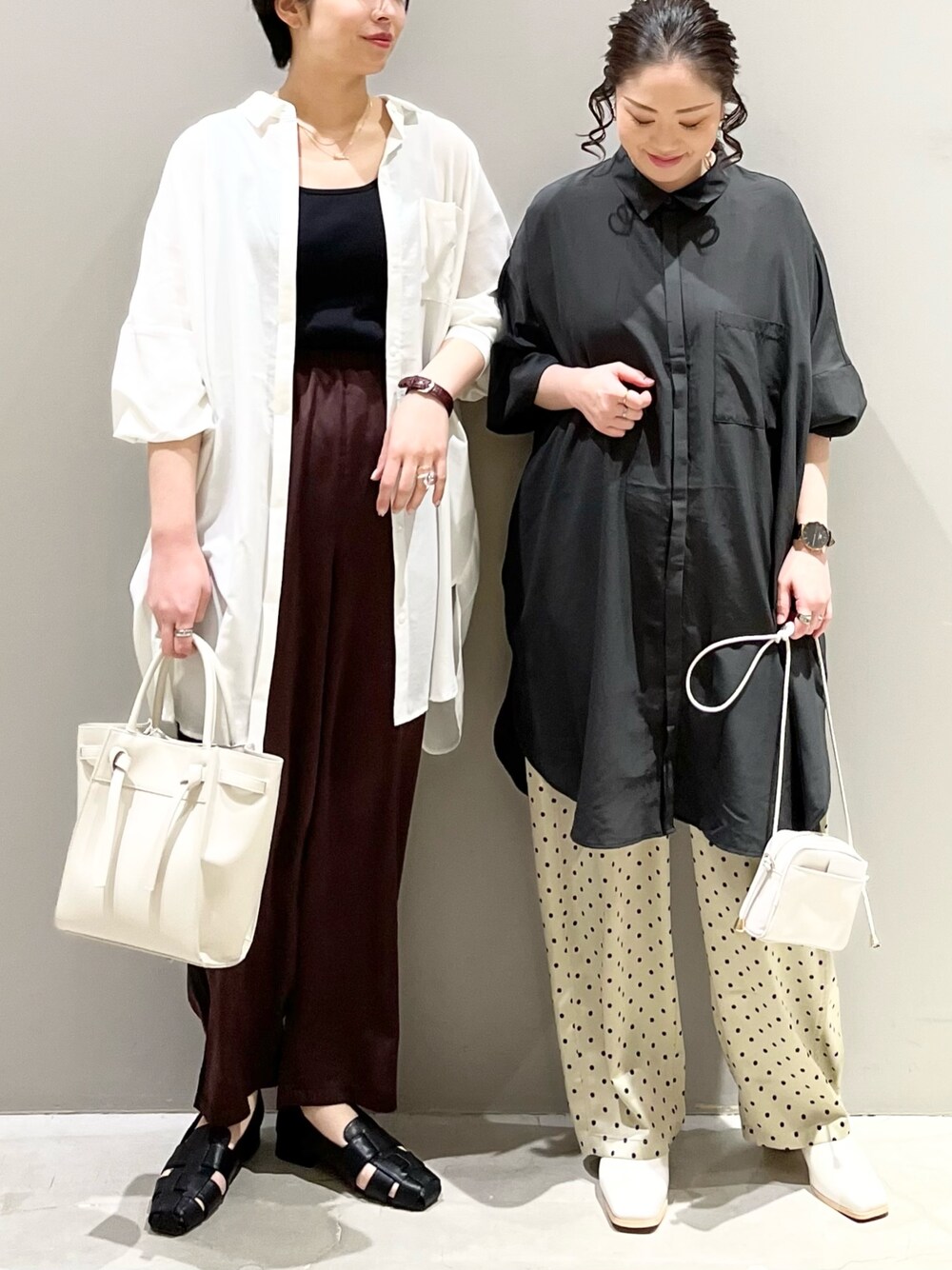 「LEPSIM、レプシィム(LEPSIM)、チュニック、シャツスタイル、シャツワンピ、お出かけコーデ日記、ラインパンツ、初夏コーデ、春夏コーデ、休日スタイル、ビッグシルエット、ショルダーバッグ、グルカサンダル、サテンパンツ、ミュール」｜「LEPSIMのグルカパンプス　181280（パンプス、ブラック系）」を使った、エムアイさん（レディース・162cm）の春コーディネートの1枚目の写真