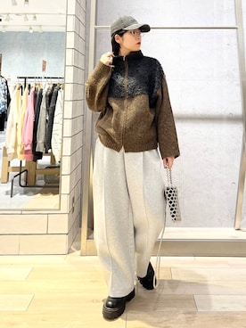 「デート/ロマンティック」｜「アイテム（スウェットパンツ）」を使った、エムアイさん（レディース・162cm）の冬コーディネート