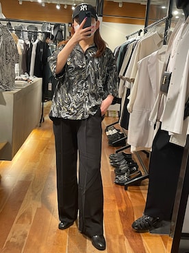 「Lui's（ルイス）のマーブル柄ショートスリーブシャツ（シャツ/ブラウス、ブラック系）」を使った、五十嵐 あやさん（レディース・159cm）の春コーディネート